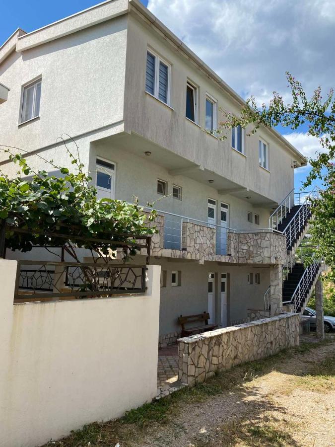 Apartments Vila Kurtagic Dobra Voda Bagian luar foto