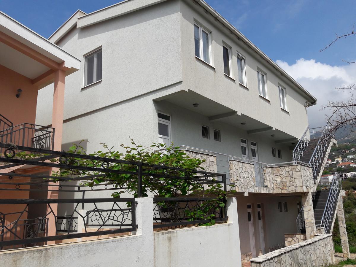 Apartments Vila Kurtagic Dobra Voda Bagian luar foto